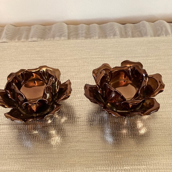 Set of 2 flower shape tea light bronze color candle holders - Picture 2 of 8